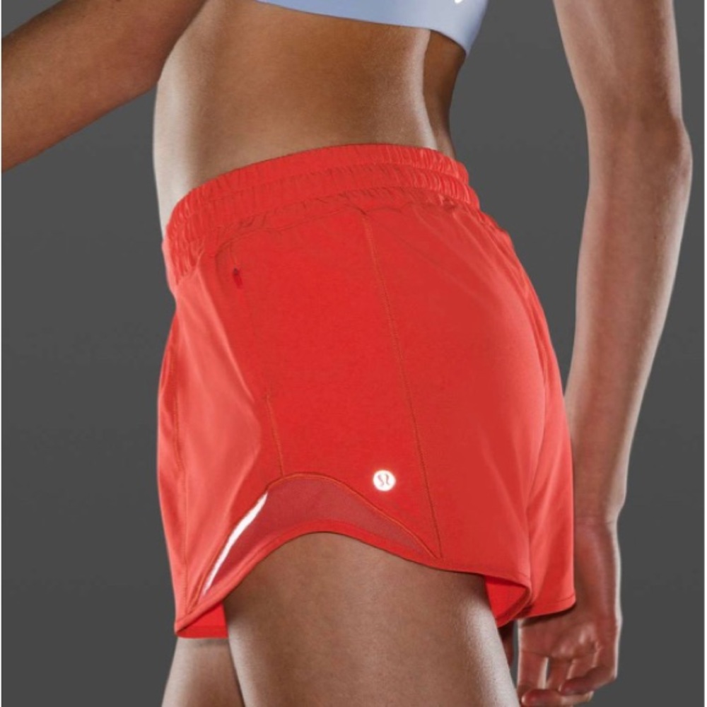 RARE LULULEMON LOW RISE 4 INCH CARNATION RED HOTTY HOTS SIZE 4🏄‍♀️